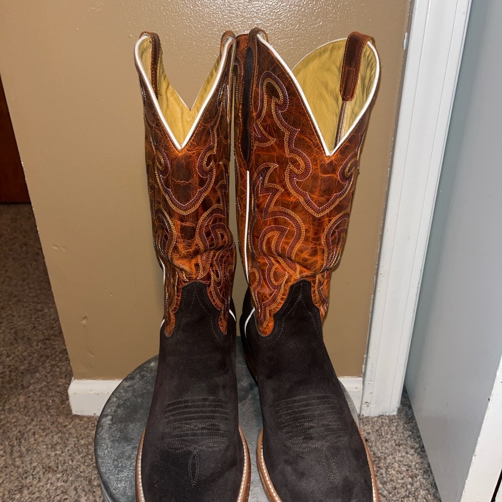Classic Western Cowboy Boots in Black and Brown